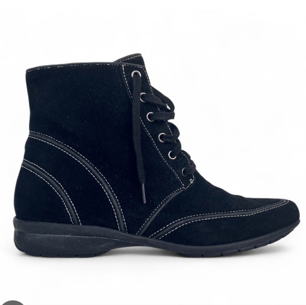 NWT.Cole Haan Women's Black Suede W/white Stitch Lace Up Ankle